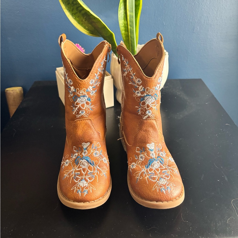 Embroidered Brown Cowgirl Boots